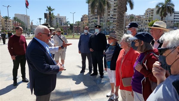 محافظ بورسعيد يلتقي