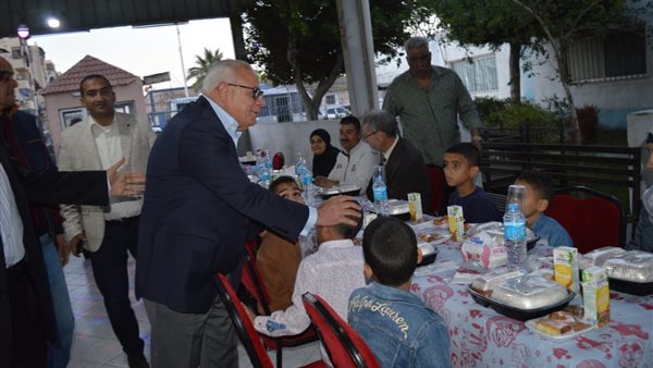 صورة من حضور المحافظ