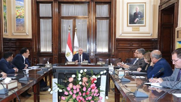 وزير الزراعة خلال