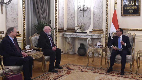 رئيس الوزراء يستقبل