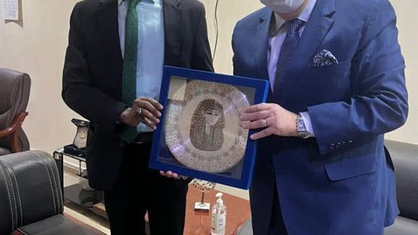 السفير حسام عيسى