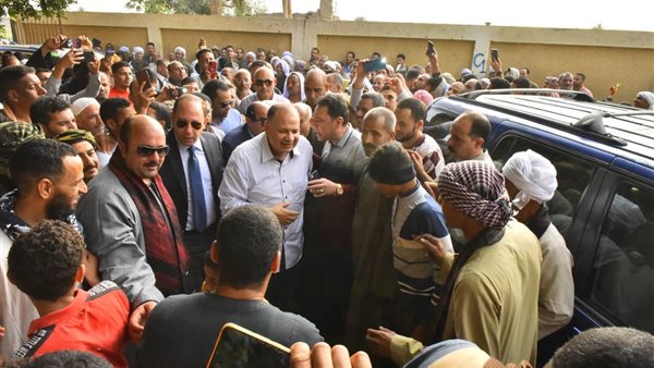 محافظ أسيوط خلال