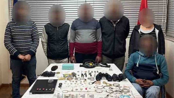  المتهمين بعد ضبطهم