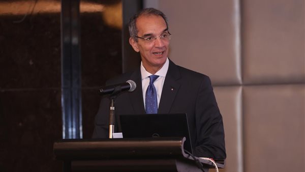 الدكتور عمرو طلعت،