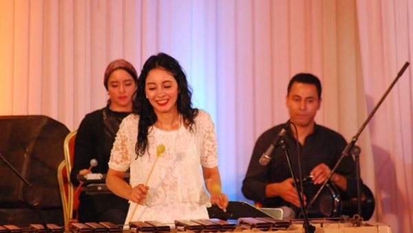  عازفة الماريمبا