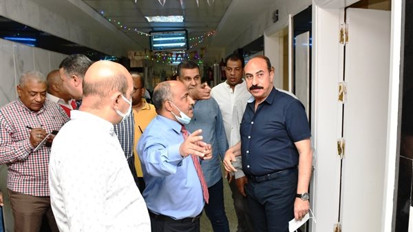 محافظ أسوان خلال