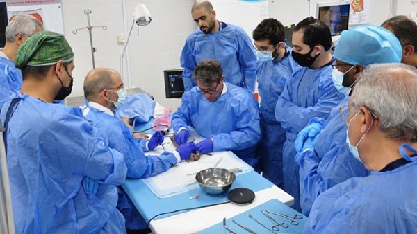 عملية دقيقة لطفلة