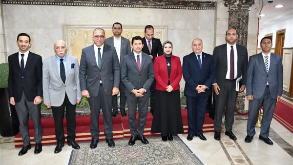 وزير الرياضة وأشرف