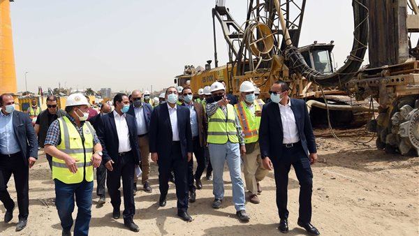 رئيس الوزراء خلال