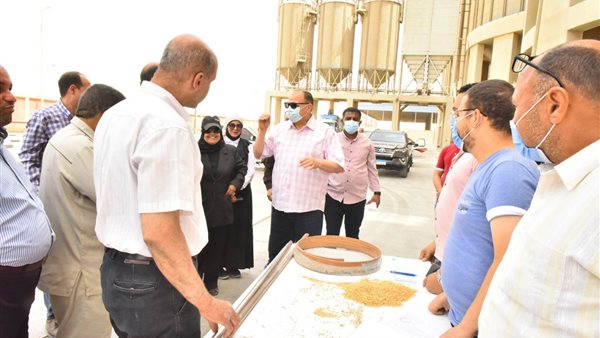 محافظ أسيوط خلال