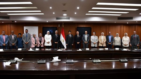 وزير الرياضة يوقع