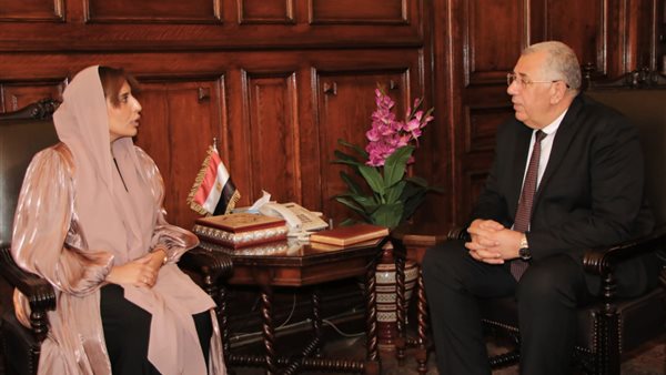 وزير الزراعة وسفيرة