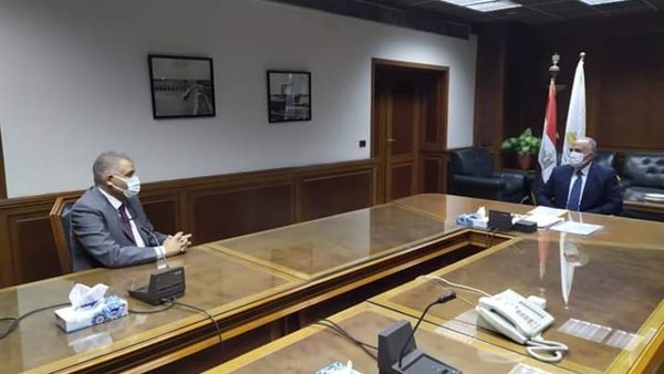 وزير الري خلال الاجتماع