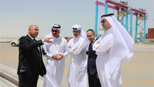 وزير النقل يزور ميناء