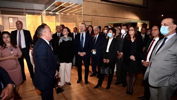 خلال الافتتاح