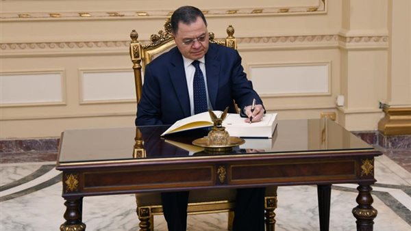  وزير الداخلية اللواء