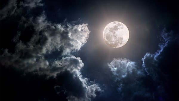 اكتمال البدر