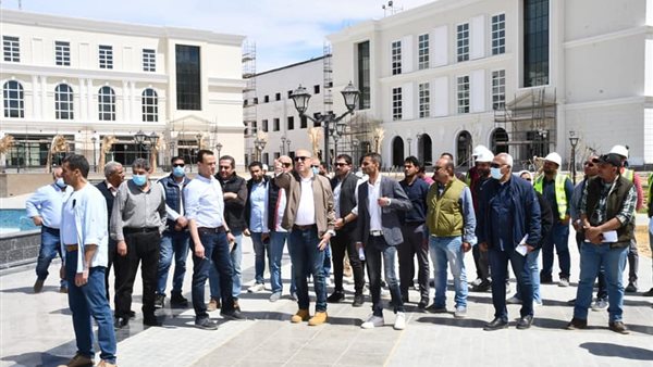 وزير الاسكان خلال