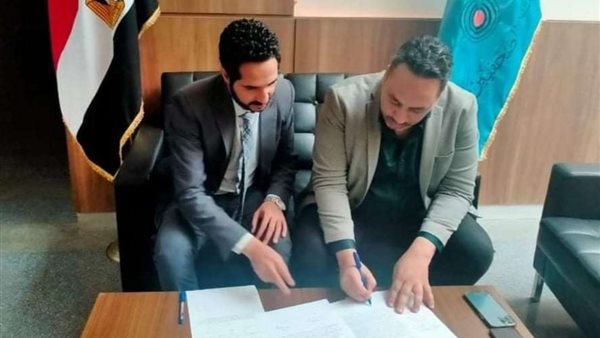 أثناء توقيع الاتفاقية