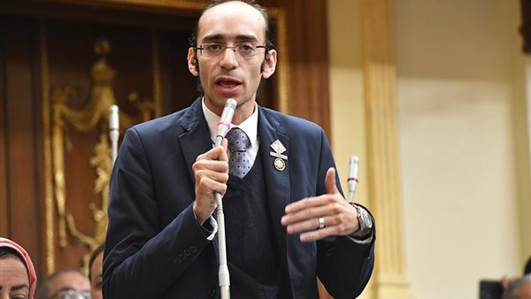 النائب محمد عبدالعزيز