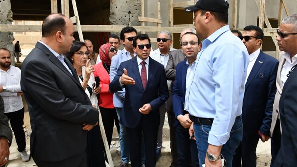 وزير الرياضة مع محافظ