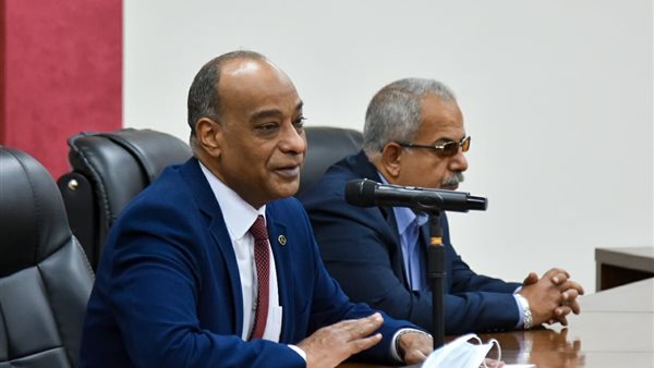 الدكتور أكرم حسن