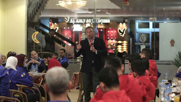 محمود الخطيب مع لاعبي