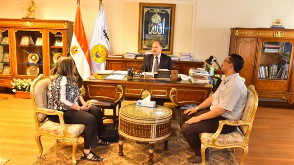 محافظ أسيوط خلال