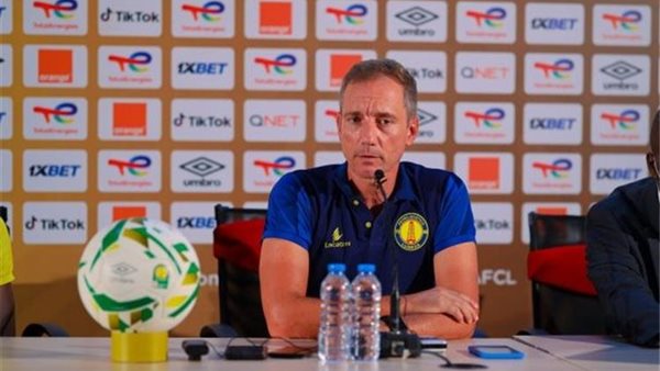 ألكسندر سانتوس مدرب