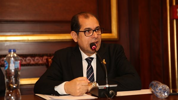 الدكتور يوسف عامر