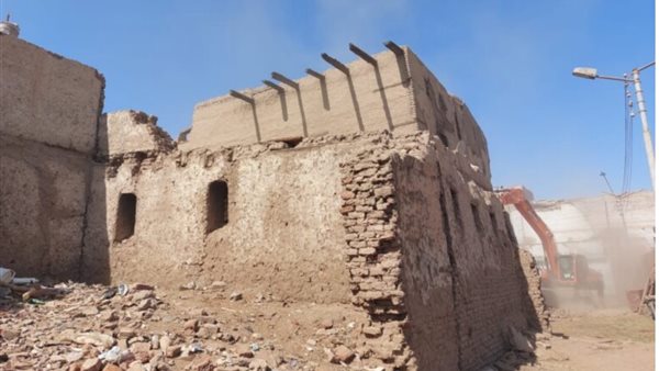 صورة من المنزل المنهار