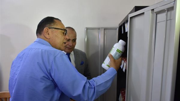 محافظ الشرقية خلال