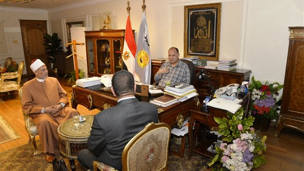 محافظ أسيوط خلال