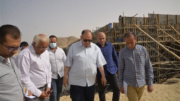 محافظ أسيوط خلال