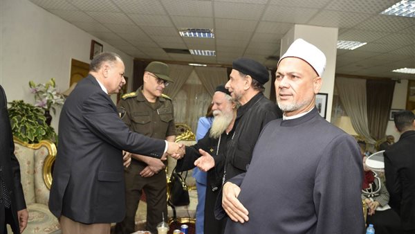 محافظ أسيوط يستقبل