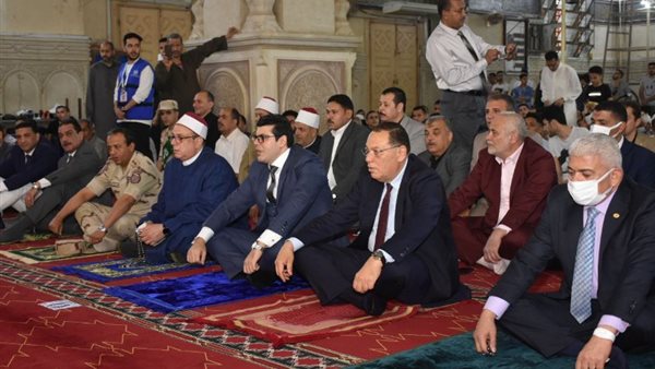 محافظ الشرقية يؤدي