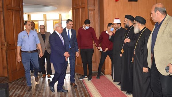 محافظ بورسعيد يستقبل