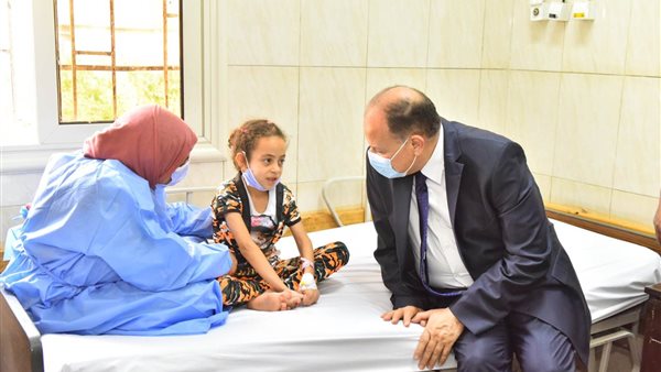 محافظ أسيوط خلال