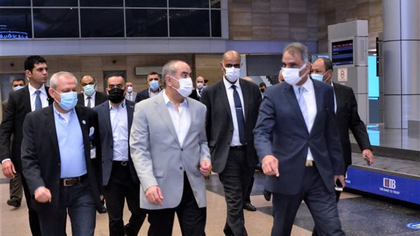 وزير الطيران يتفقد