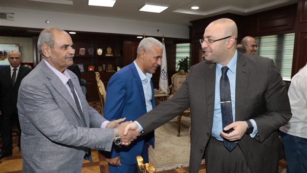 محافظ بنى سويف يستقبل