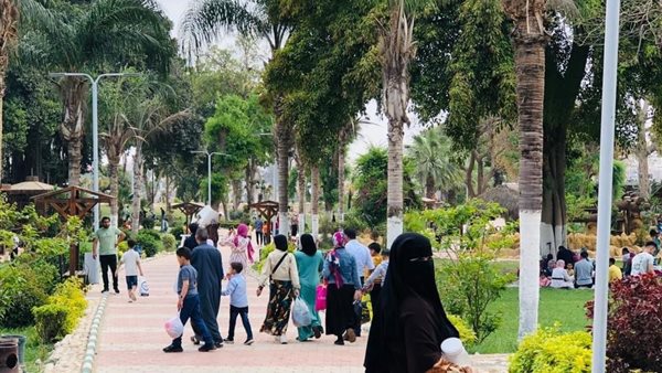 توافد المواطنين على