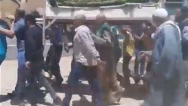 أهالي كفر شكر يشيعون