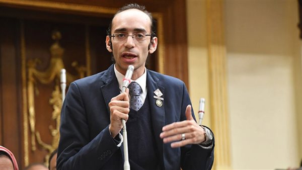 النائب محمد عبد العزبز