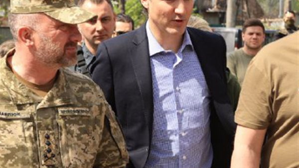 ترودو يتفقد المنازل