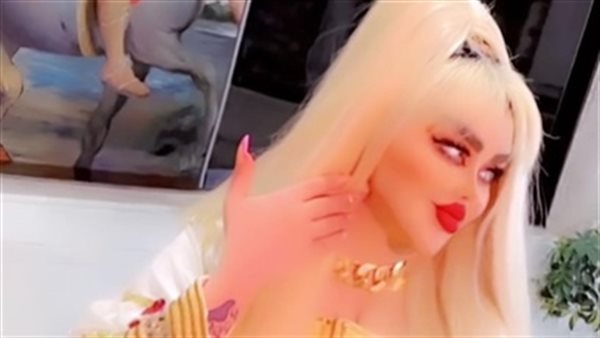 المذيعة والممثلة