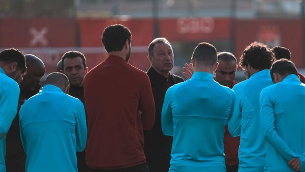 محمود الخطيب مع لاعبي