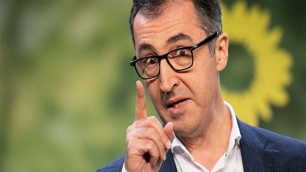 جيم أوزدمير- وزير