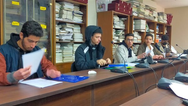 الطلاب العائدين من