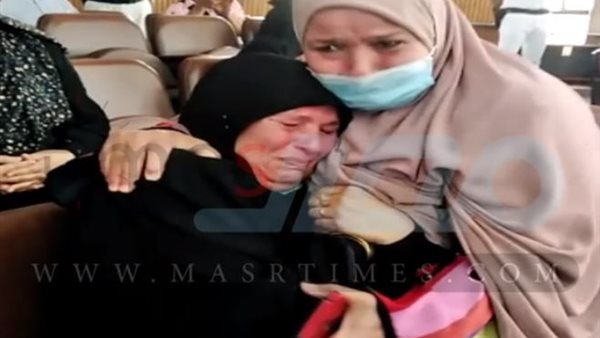 انهيار السيدة بالبكاء