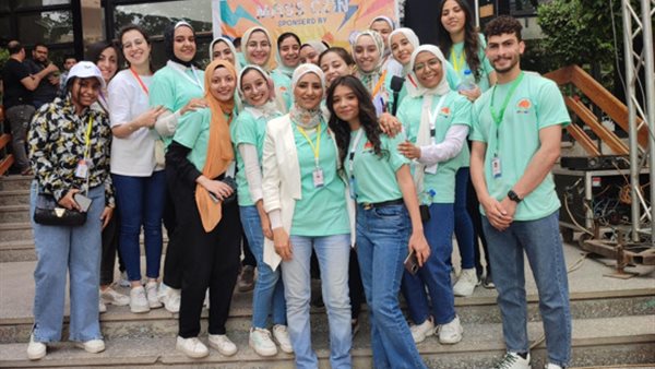 طلاب كلية الإعلام